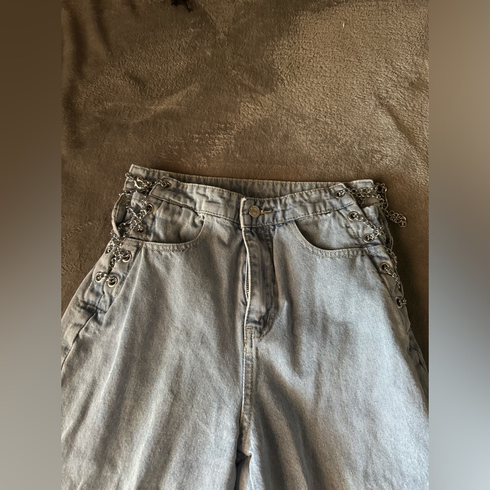 Straight leg pants with chain lace up on the side